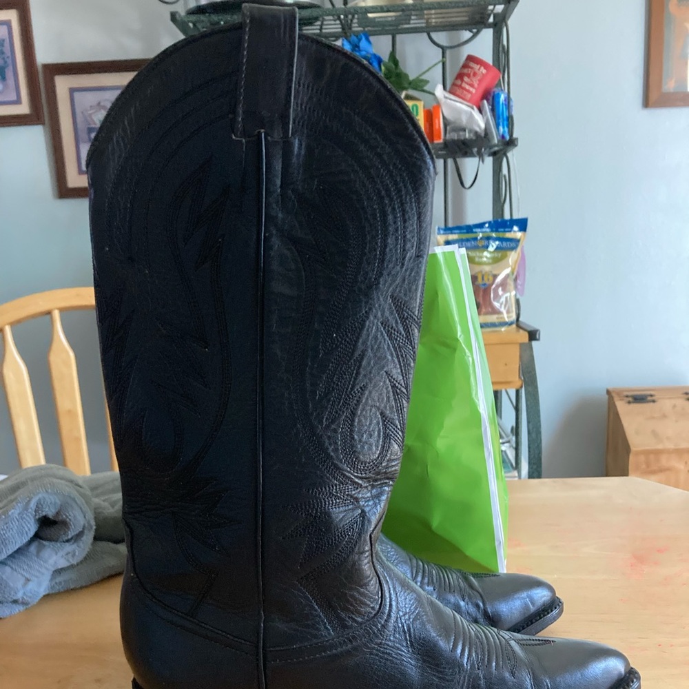 Black cowgirl boots confessions by Dana